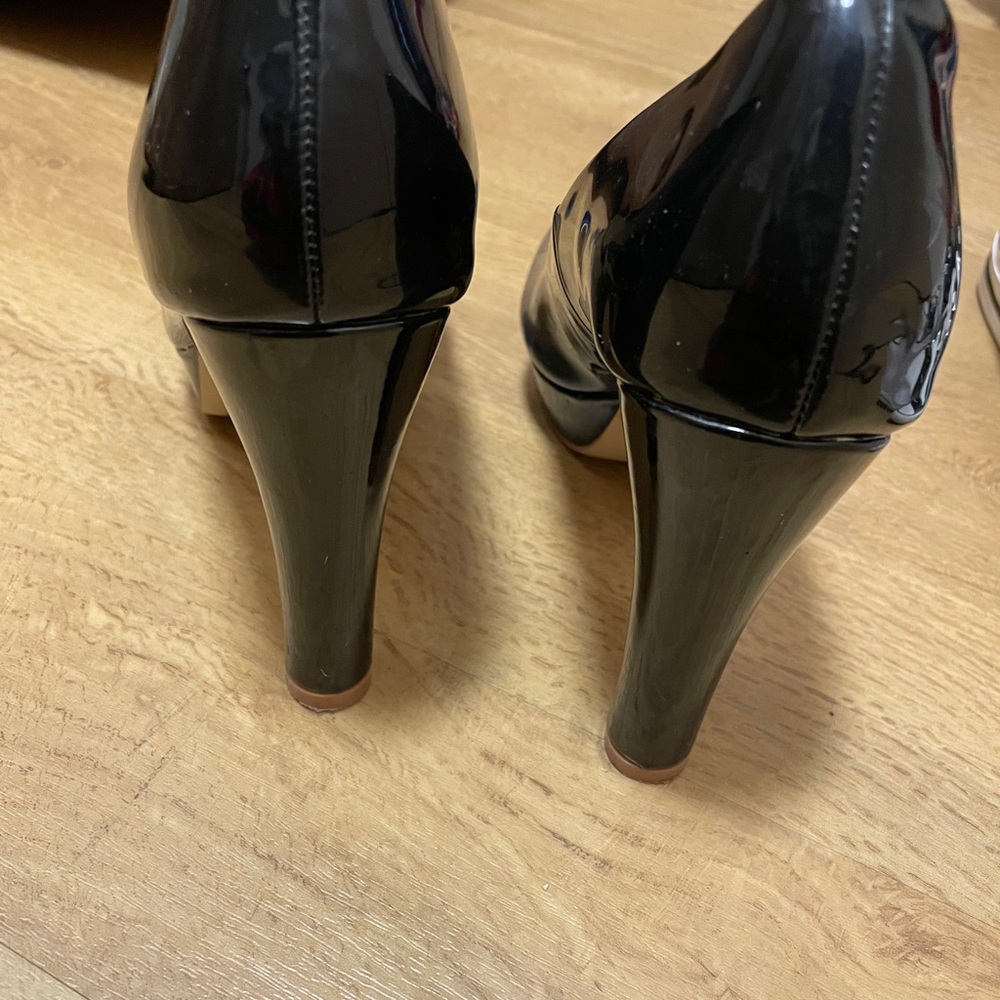 Shoe - Picture 3 of 3